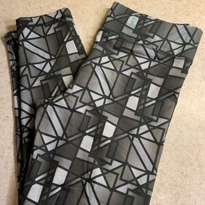 🌸🌸Velocity Black and Gray Geometric Leggings